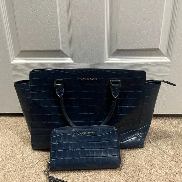Michael Kors Dark Blue Croc-Embossed Bag and Wallet - Picture 8 of 8